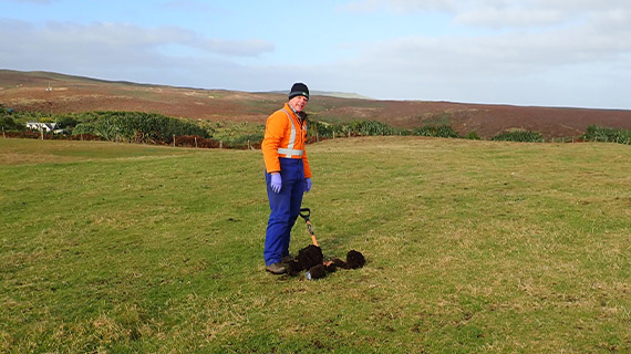 Colin digging for Porina